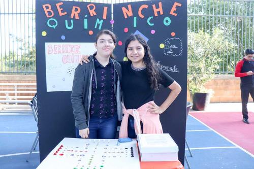 Presentación de proyectos "Me divierto con la Química" realizado por los alumnos de tercer grado de Secundaria para la materia de Ciencias III